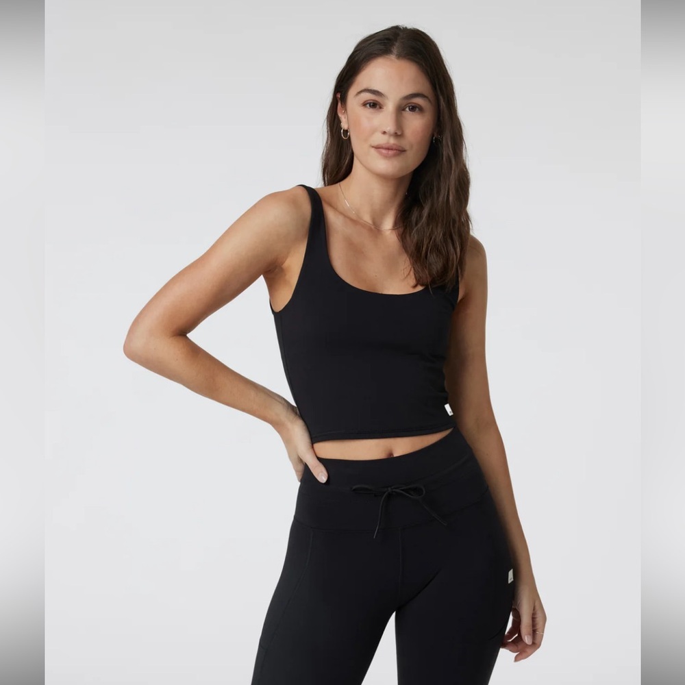 NWT Vuori Daily Crop Size XL